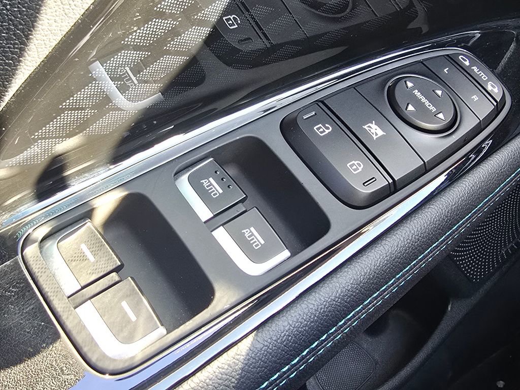 Used 2022 Kia Niro EX Premium image 24