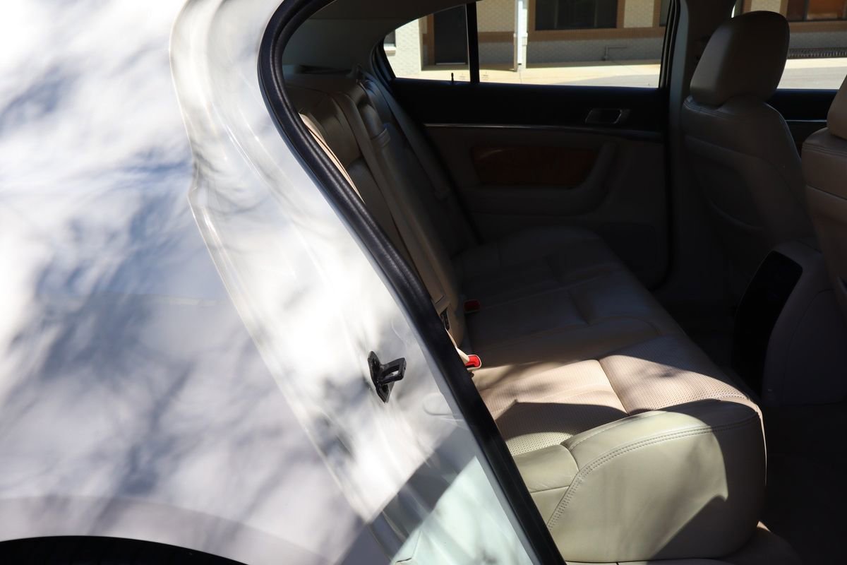 Used 2012 Lincoln MKS AWD image 21