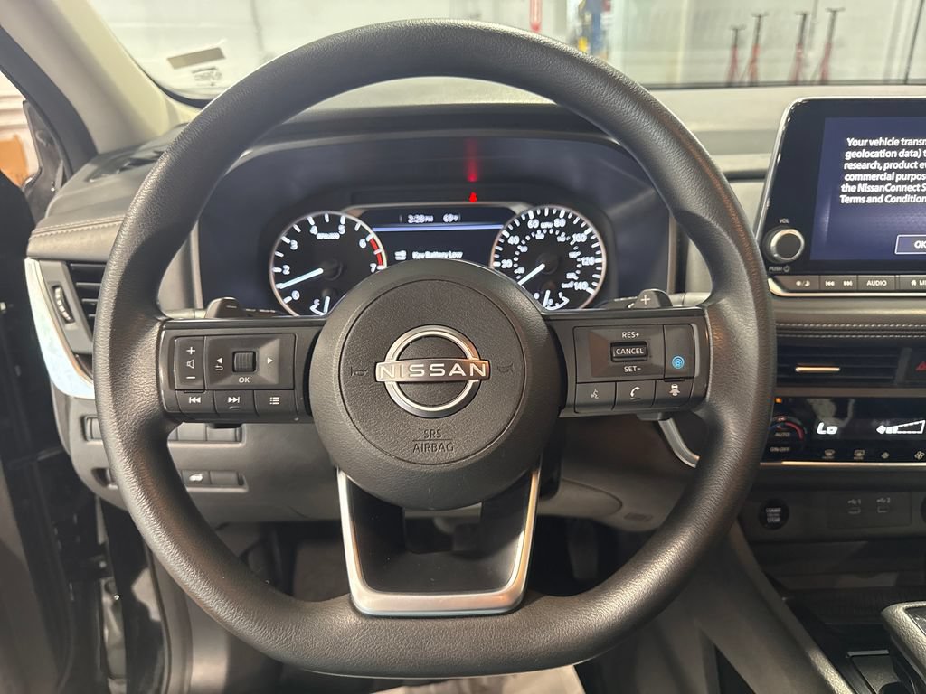Used 2024 Nissan Rogue SV AWD/4WD image 5