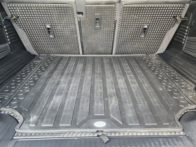 Used 2020 Land Rover Defender 110 SE image 26