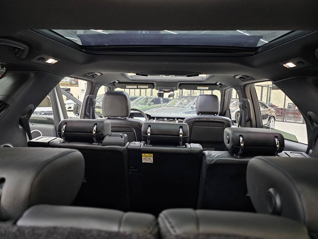 Used 2018 Land Rover Discovery HSE AWD/4WD image 14
