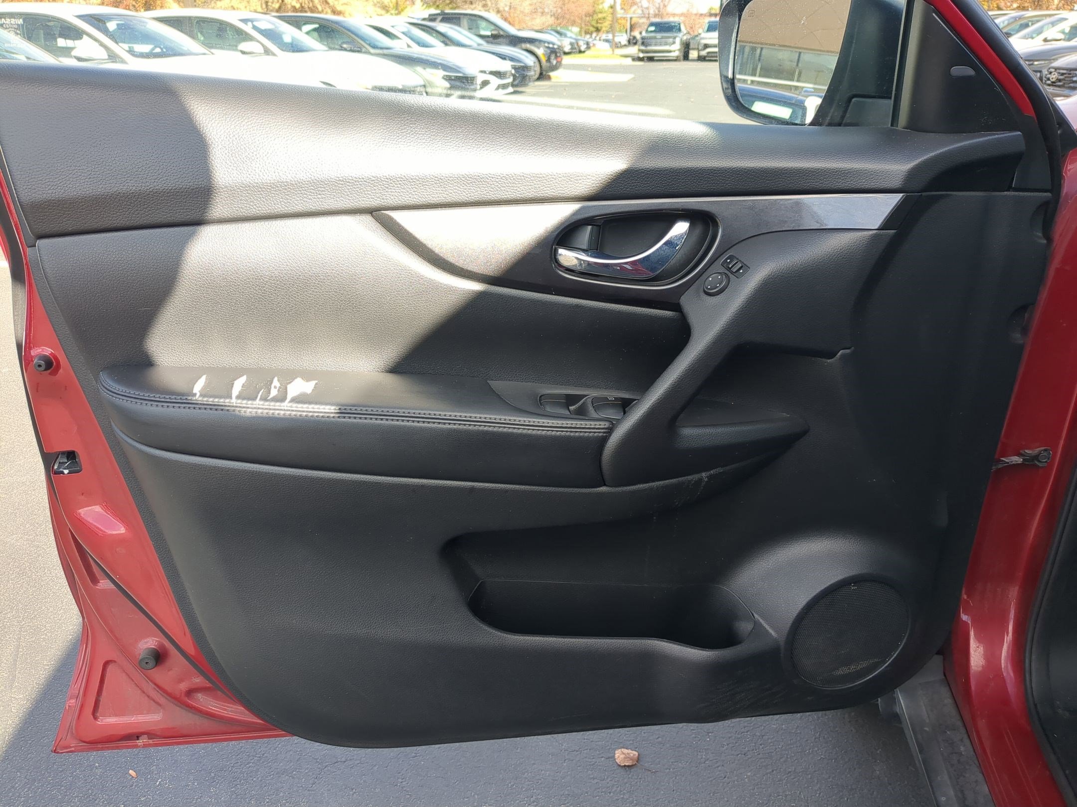 Used 2017 Nissan Rogue SV w/ SV Premium Package image 14