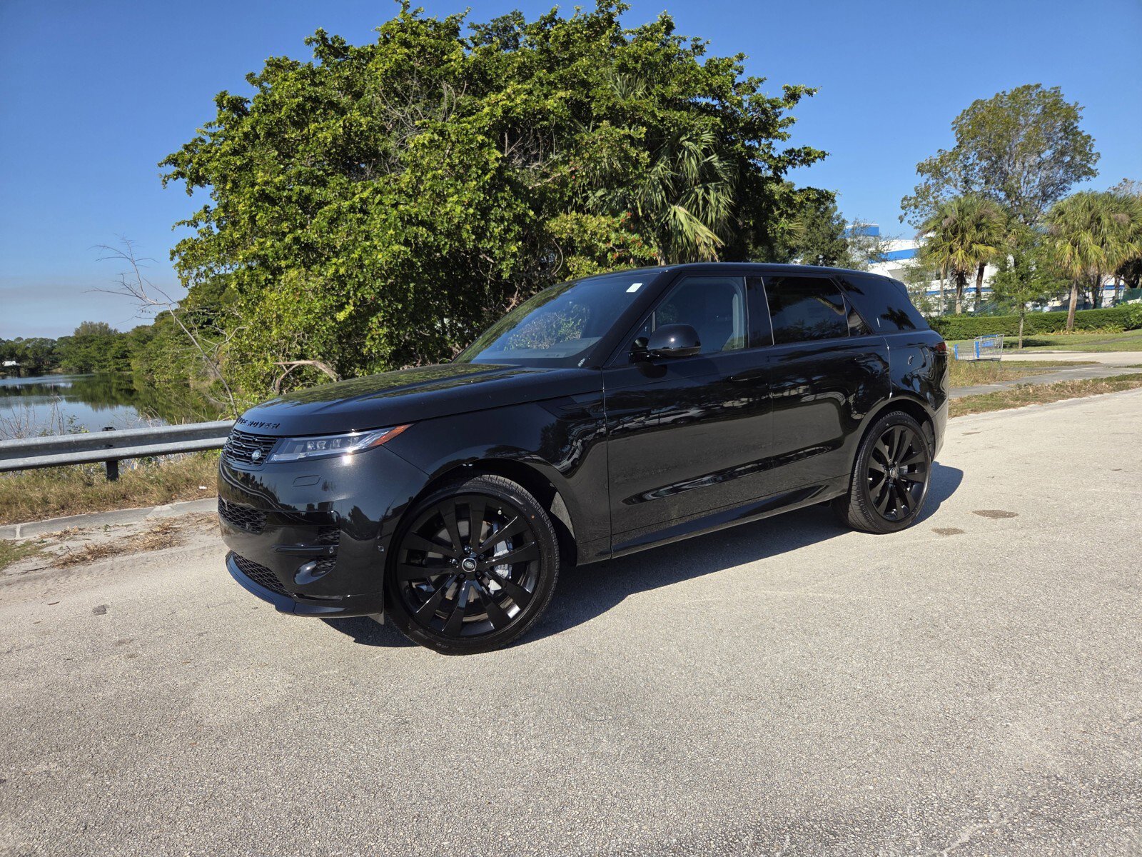 New 2025 Land Rover Range Rover Sport Dynamic SE