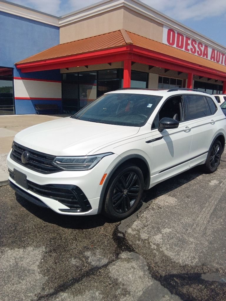 Used 2022 Volkswagen Tiguan SE R-Line FWD image 1