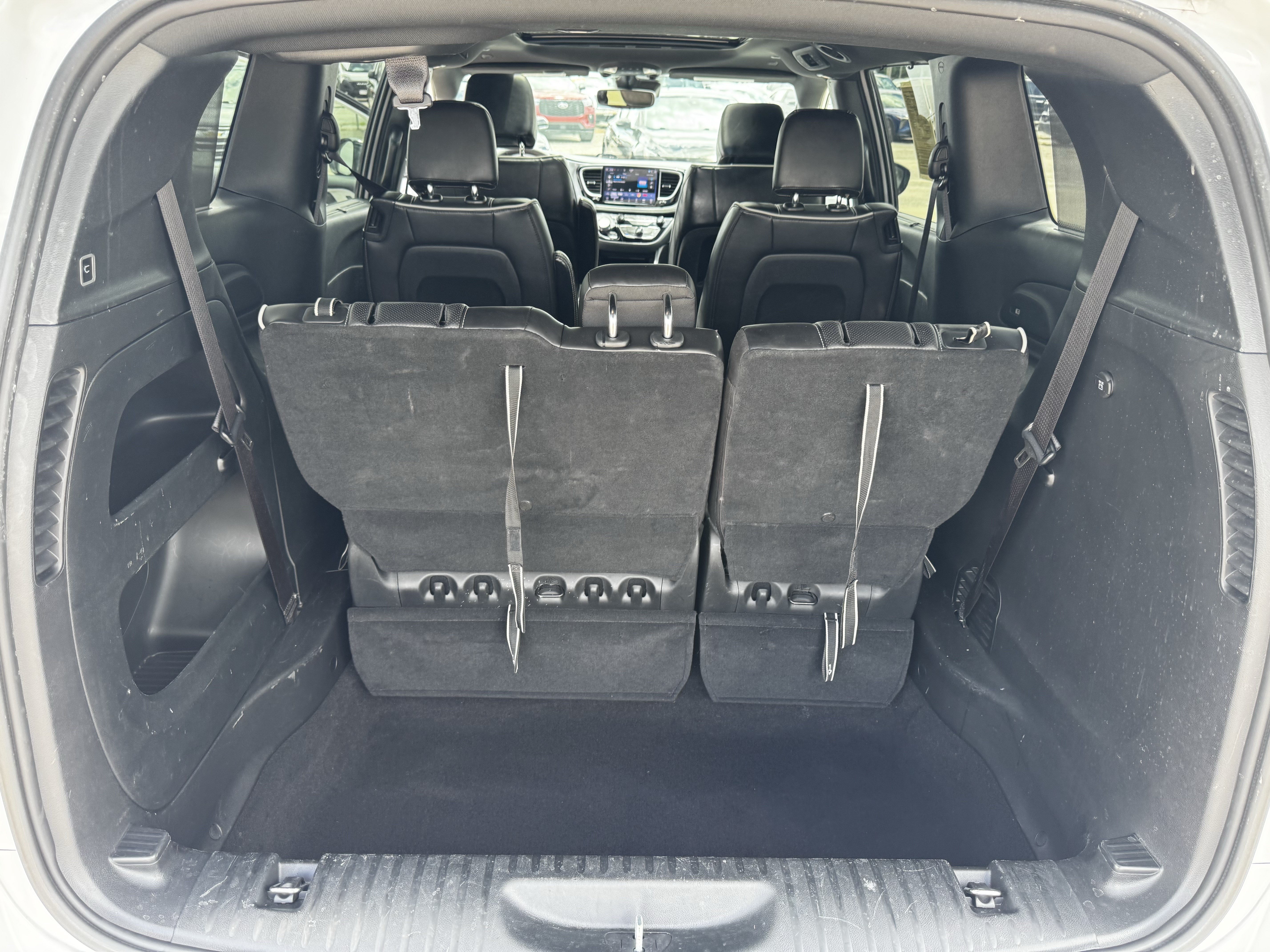 Used 2025 Chrysler Pacifica Limited FWD image 31