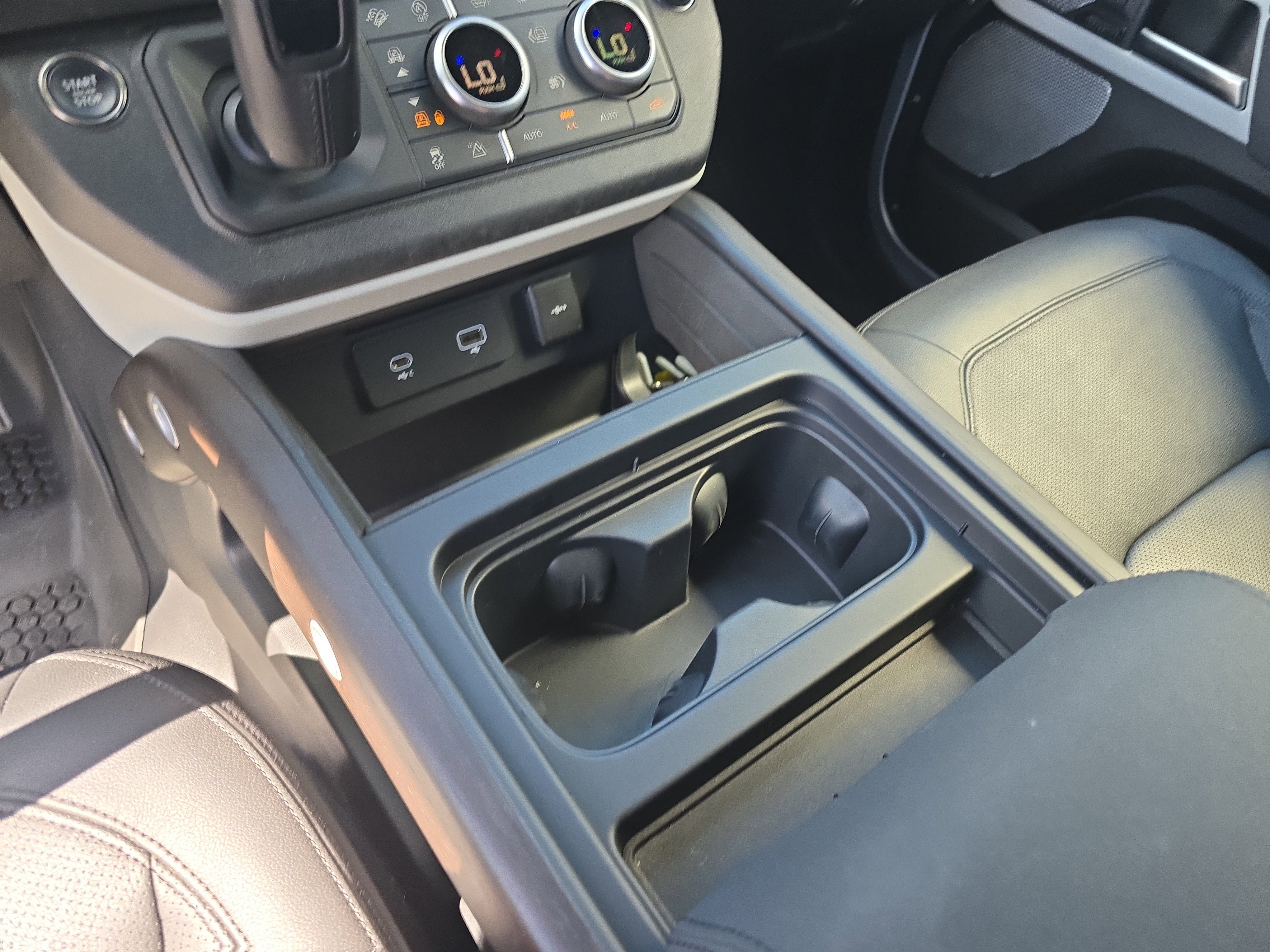 Certified 2023 Land Rover Defender 130 SE AWD/4WD image 29