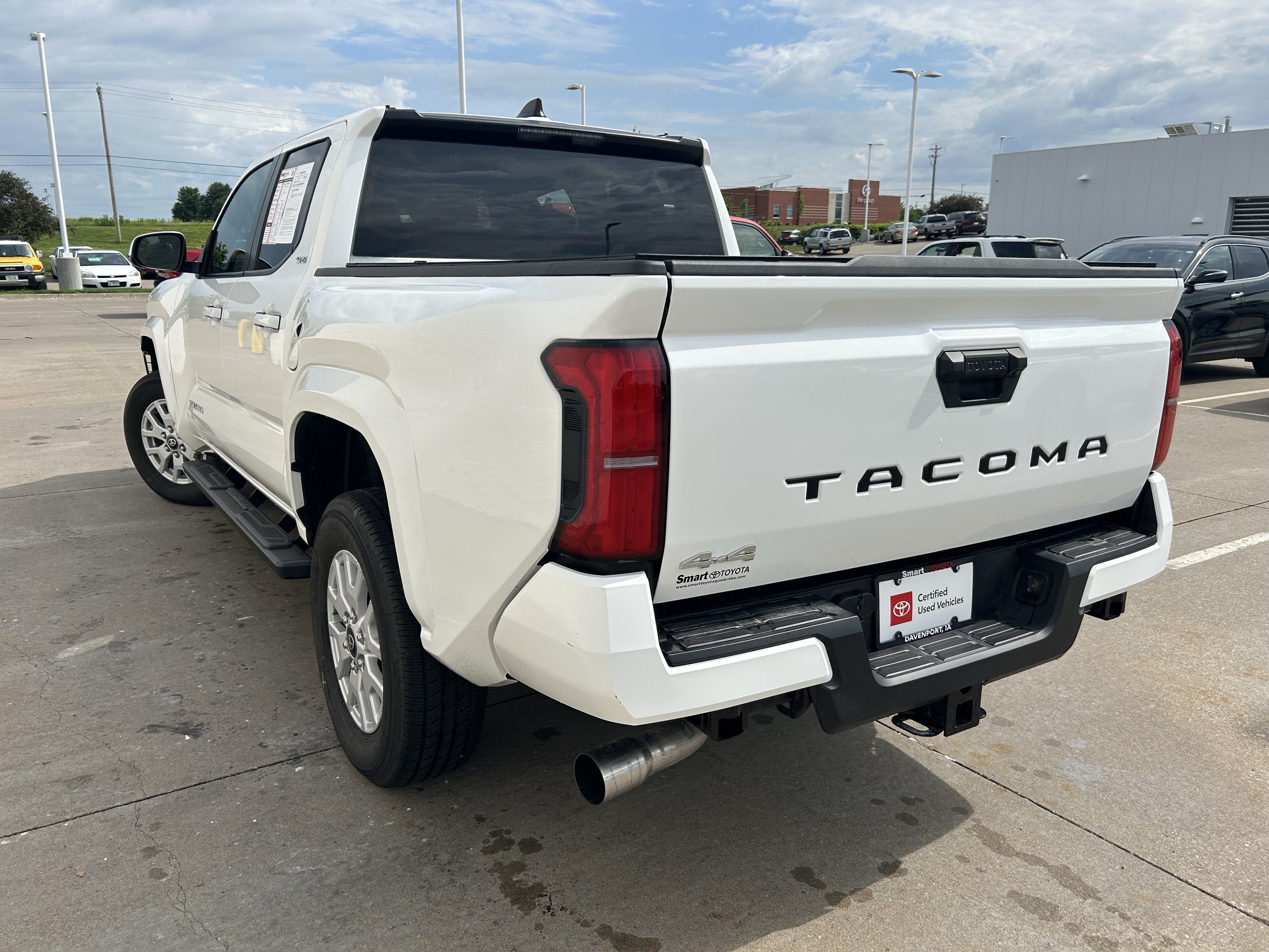 Certified 2025 Toyota Tacoma SR5 AWD/4WD image 4
