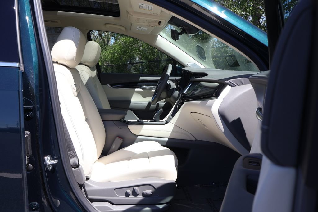 Used 2025 Cadillac XT6 Premium Luxury w/ Technology Package image 46