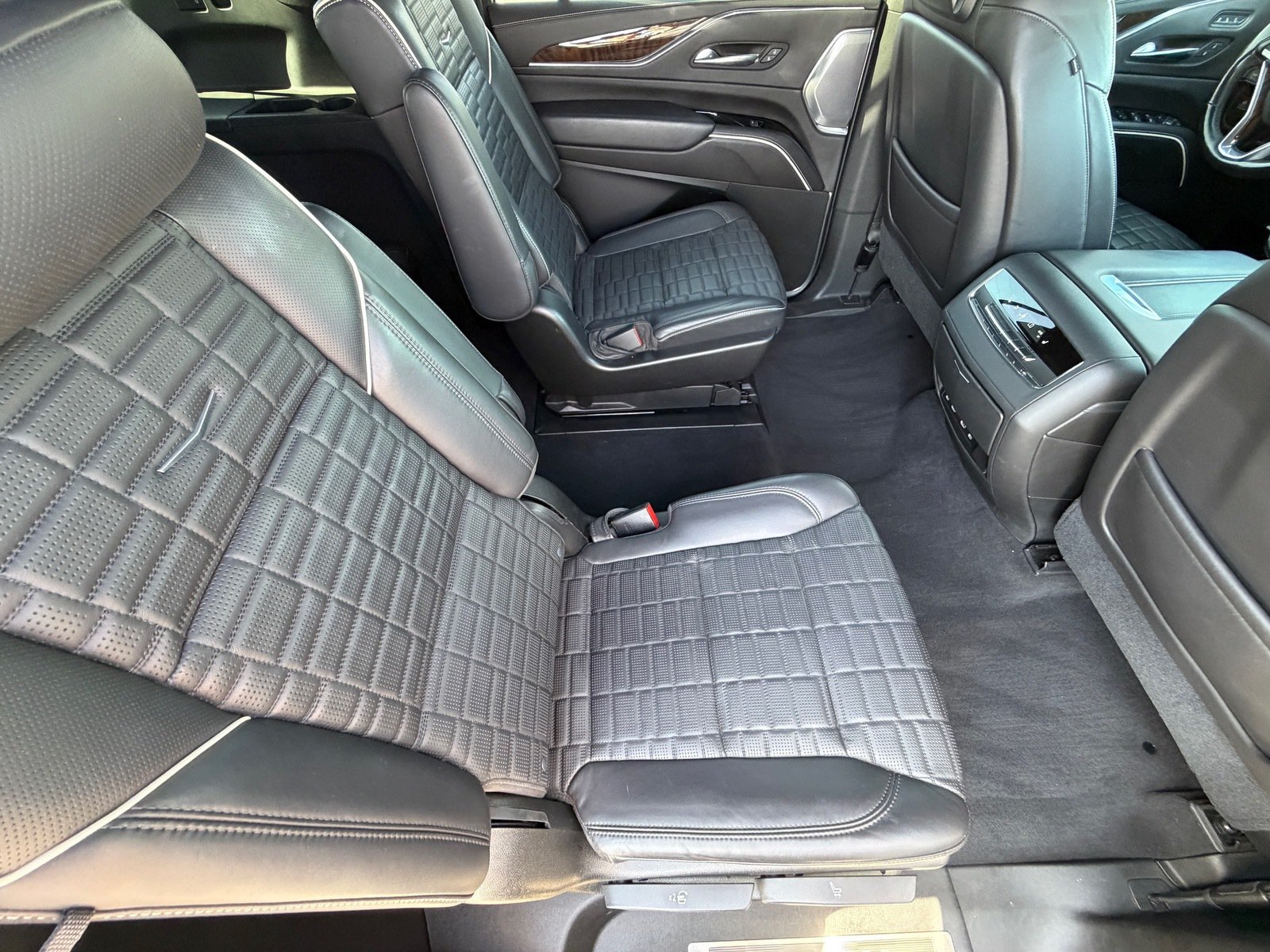 Used 2021 Cadillac Escalade ESV Sport Platinum AWD/4WD image 13