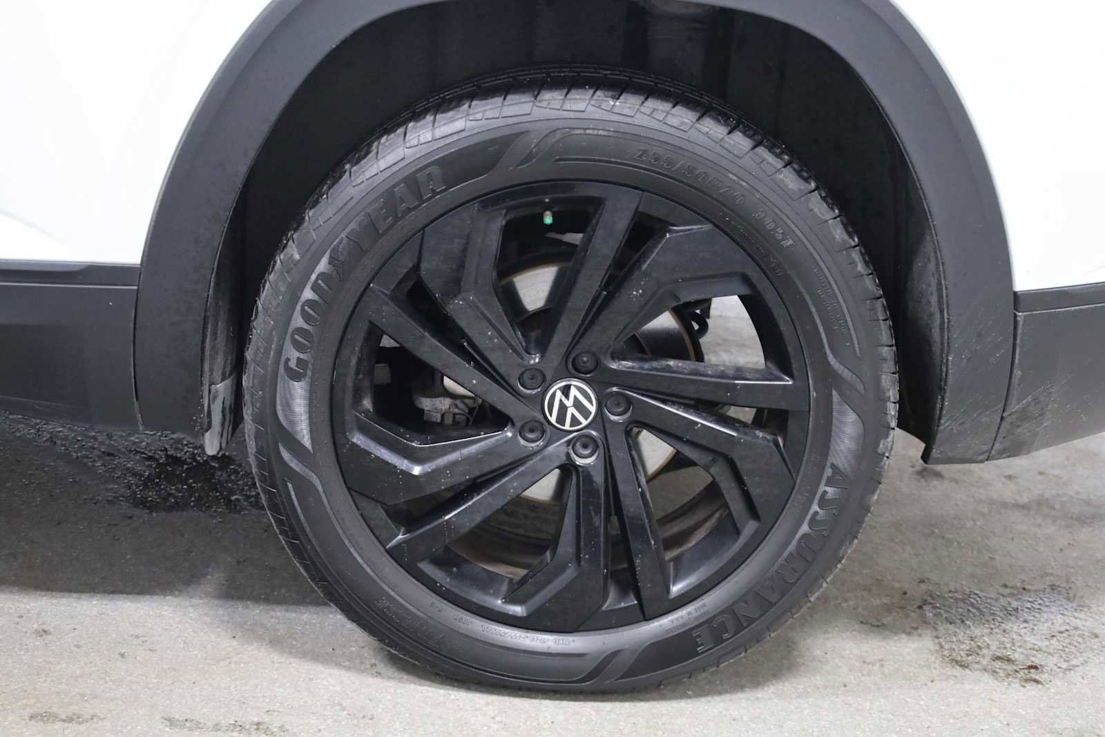 Used 2023 Volkswagen Atlas Cross Sport SE image 34