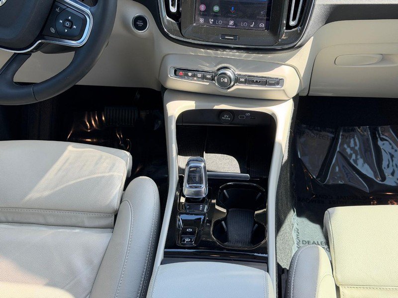 Certified 2024 Volvo XC40 B5 Plus w/ Climate Package AWD/4WD image 9