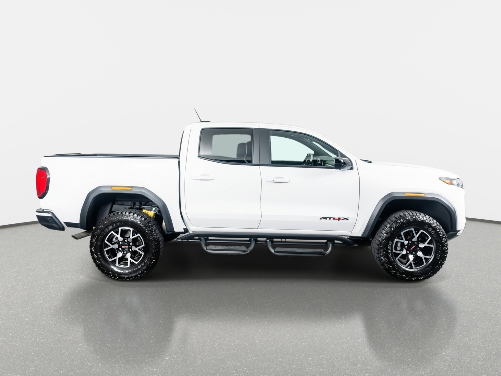 Used 2025 GMC Canyon AT4 w/ AT4X Package image 5