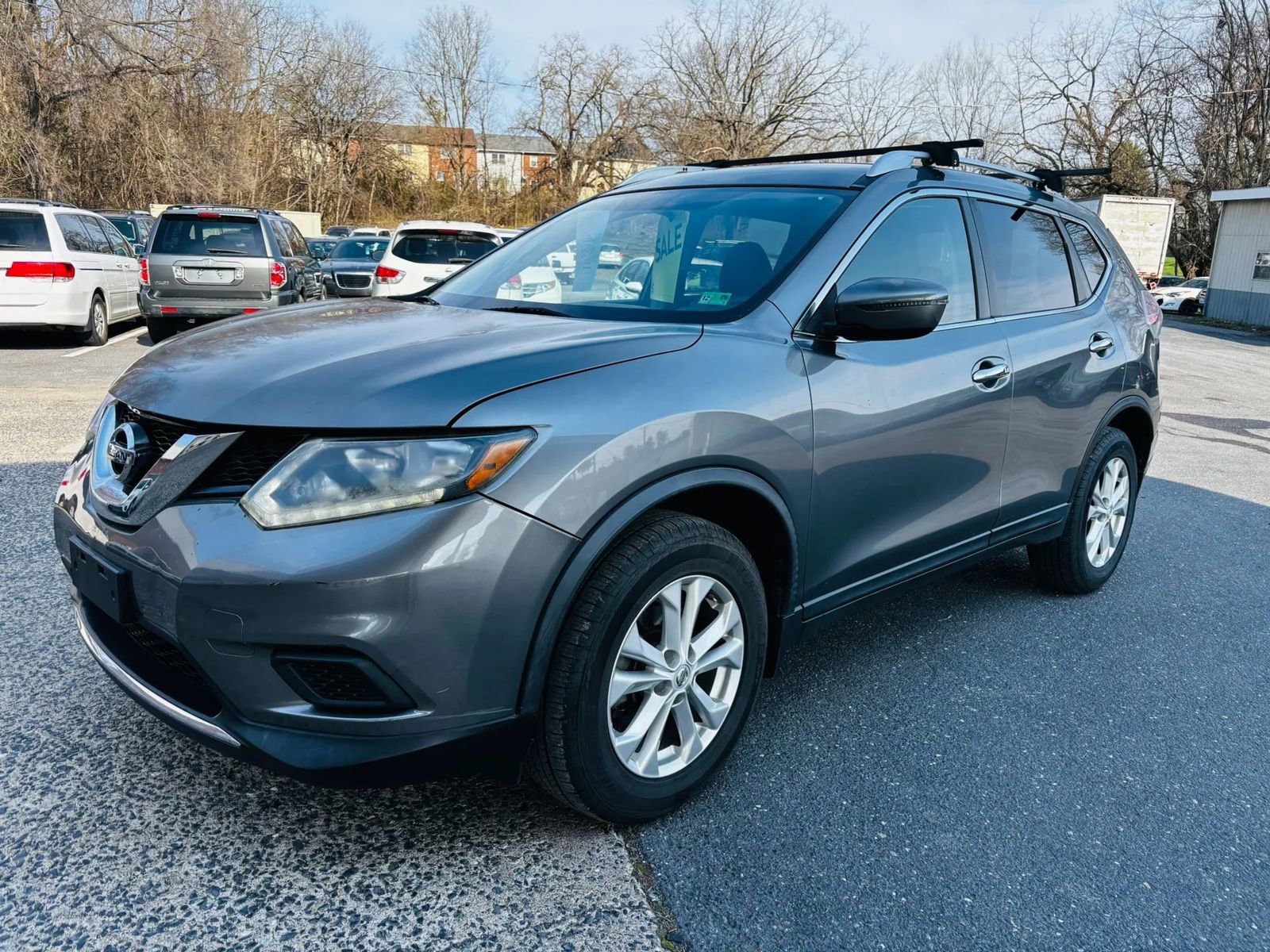 Used 2016 Nissan Rogue SV image 2