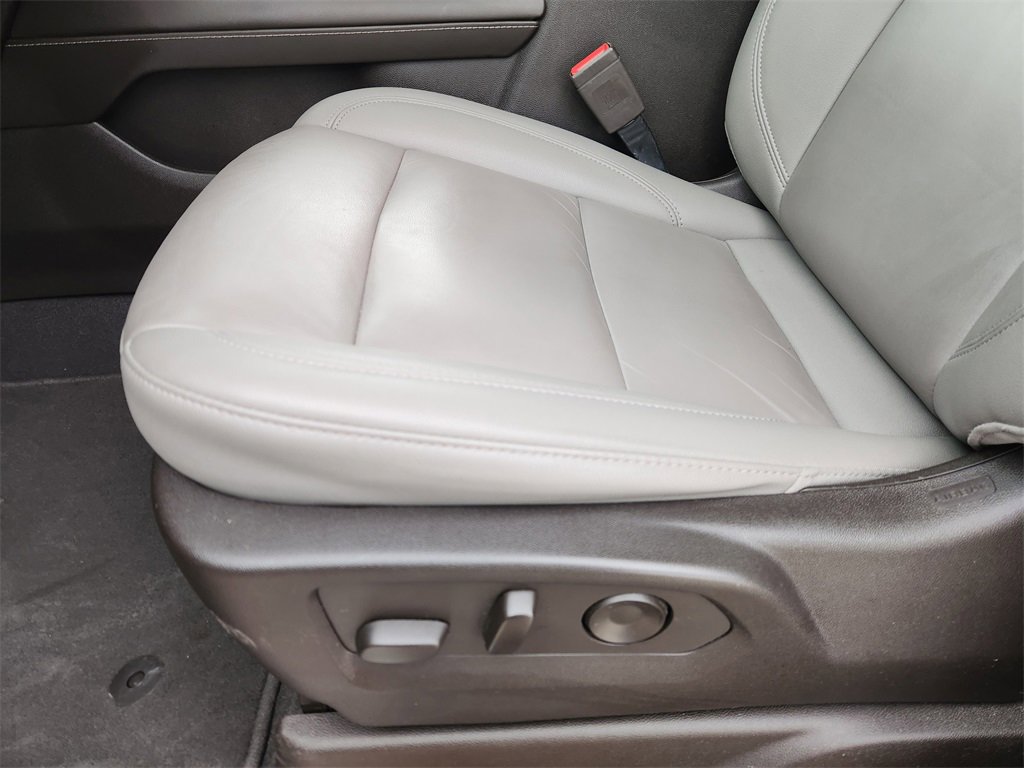 Used 2022 Chevrolet Suburban LT image 24