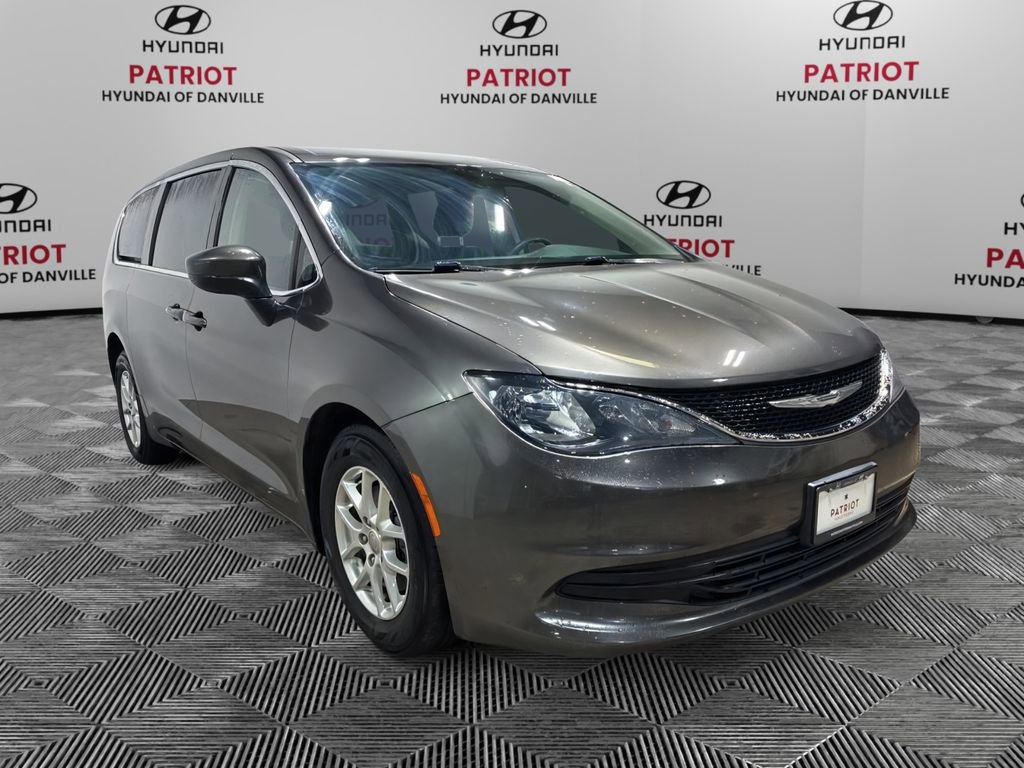 Used 2017 Chrysler Pacifica LX image 1