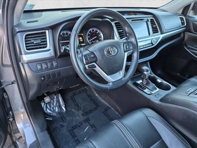 Used 2017 Toyota Highlander SE AWD/4WD image 10