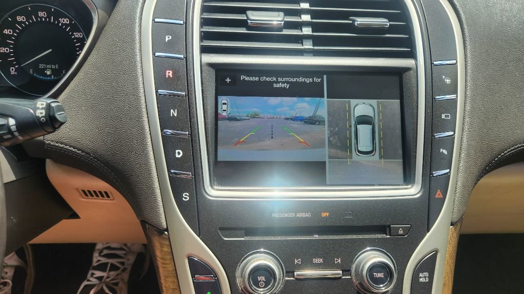 Used 2016 Lincoln MKX Reserve w/ Technology Package FWD image 22