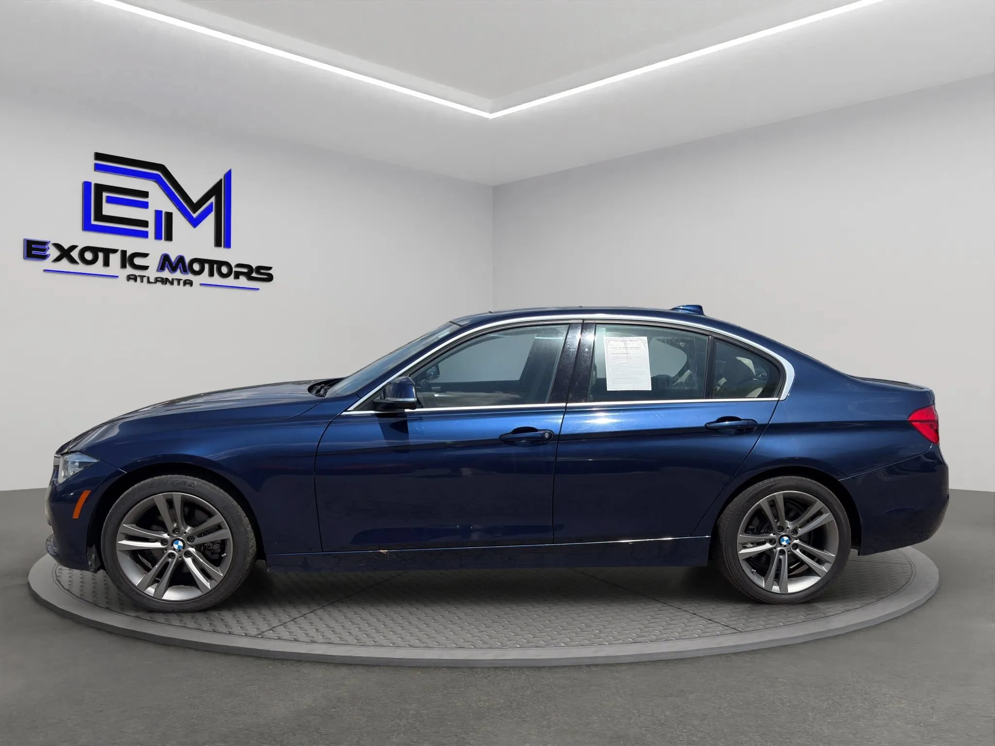 Used 2017 BMW 330i Sedan w/ Premium Package RWD image 2