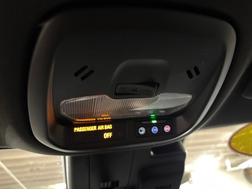 Used 2025 Chevrolet Trax RS FWD image 22