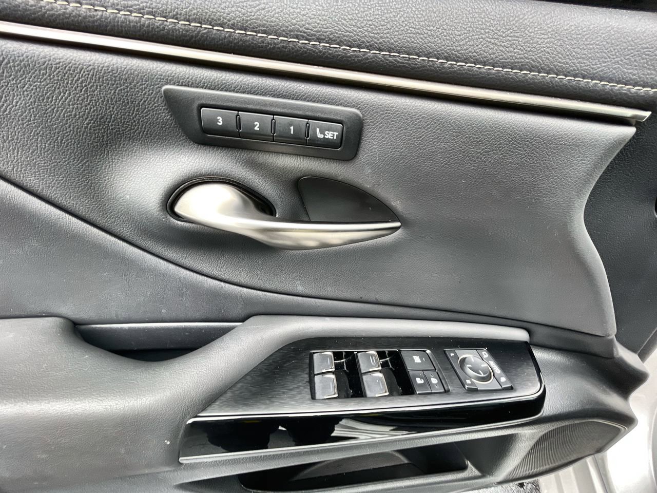 Used 2022 Lexus ES 350 w/ Premium Package FWD image 23