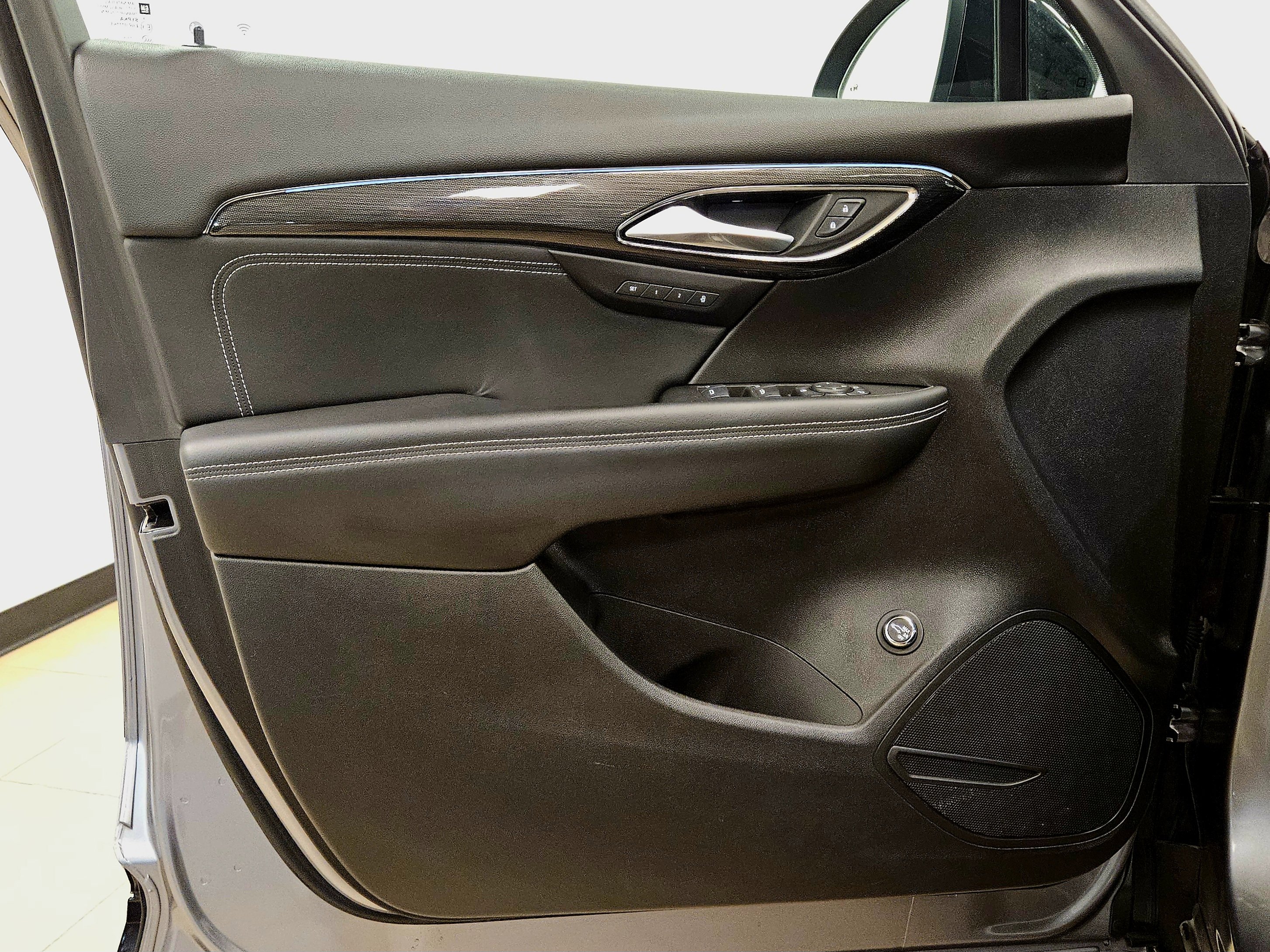 Used 2022 Buick Envision Essence w/ Sport Touring Package image 12