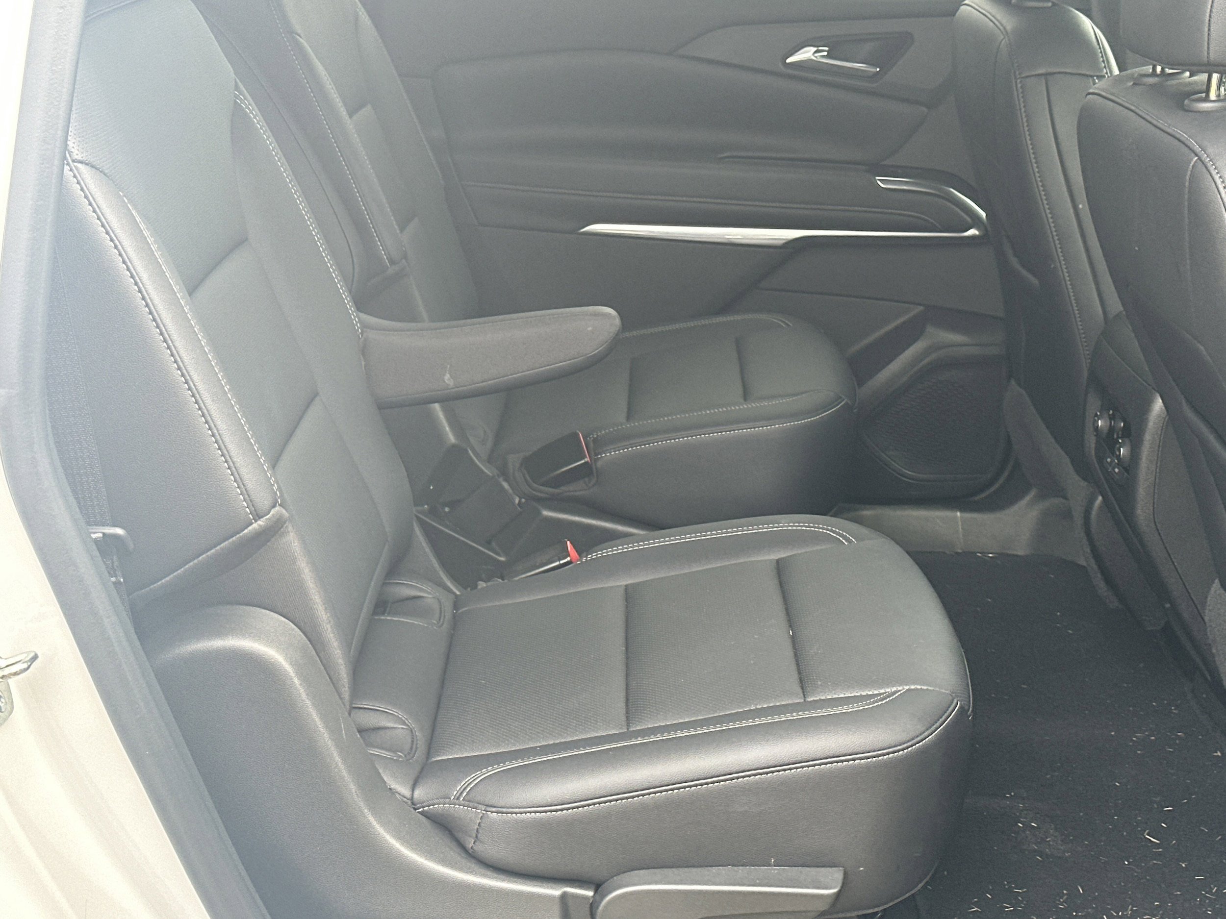 Used 2025 Chevrolet Traverse LT FWD image 15