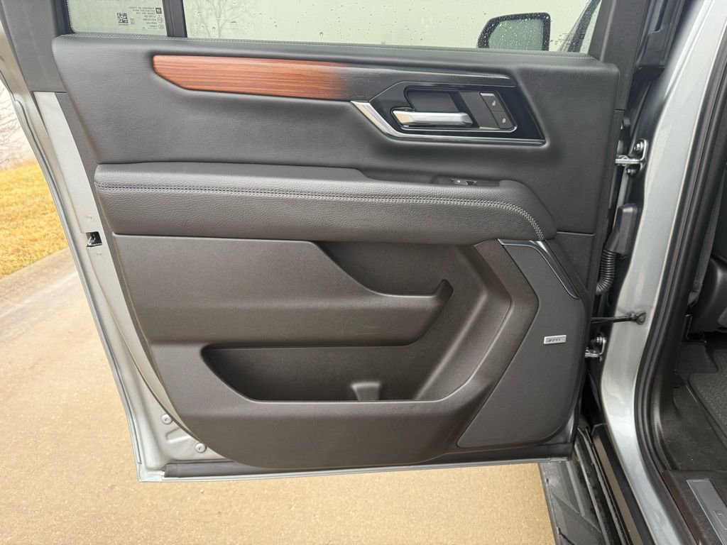 Used 2025 GMC Yukon XL Denali image 10