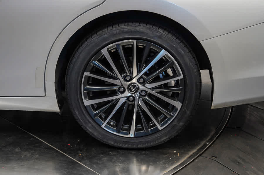 Used 2024 Lexus ES 300h w/ Premium Package FWD image 10