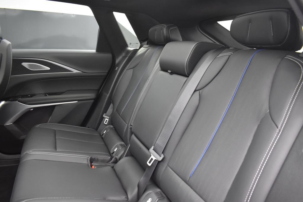 New 2026 Cadillac Lyriq Signature Sport w/ LPO, Floor Liner Package AWD/4WD image 27