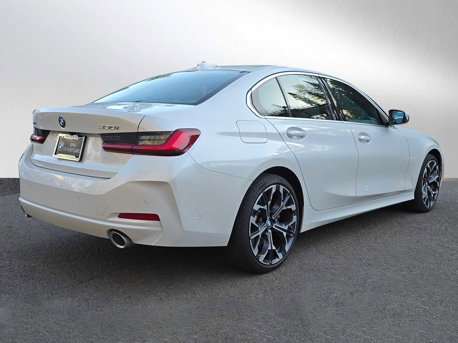 Used 2025 BMW 330i xDrive Sedan w/ M Sport Package image 3