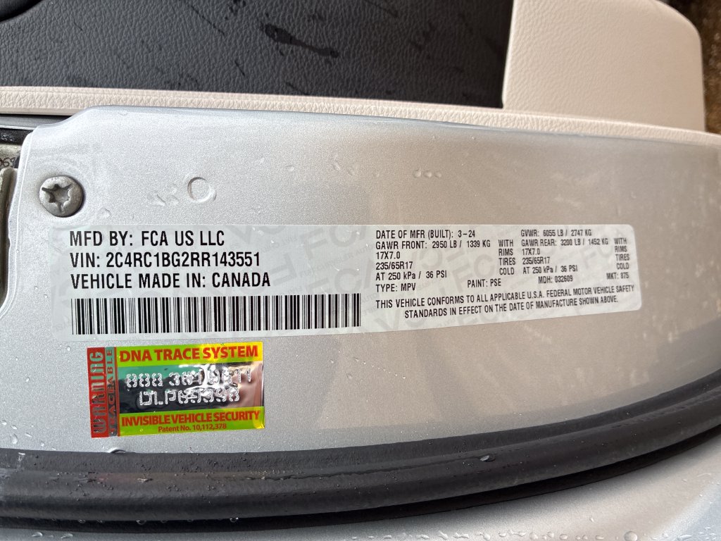 Used 2024 Chrysler Pacifica Touring-L FWD image 10