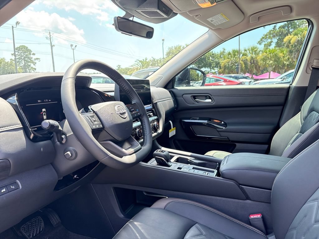 New 2026 Nissan Pathfinder Platinum FWD image 5