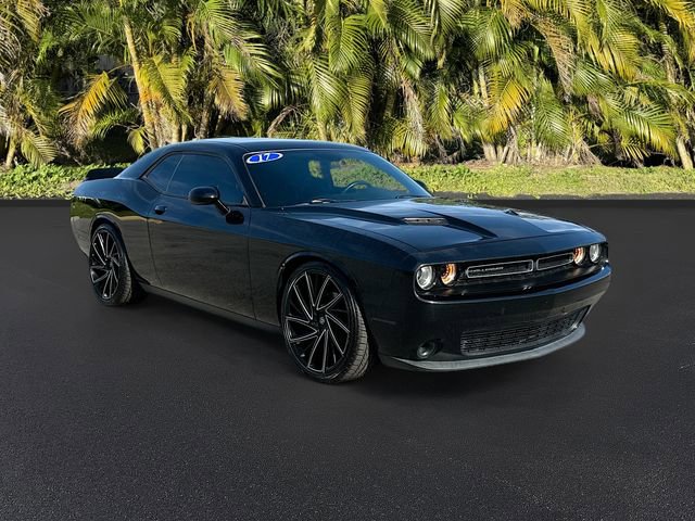 Used 2017 Dodge Challenger SXT w/ Driver Convenience Group RWD image 2