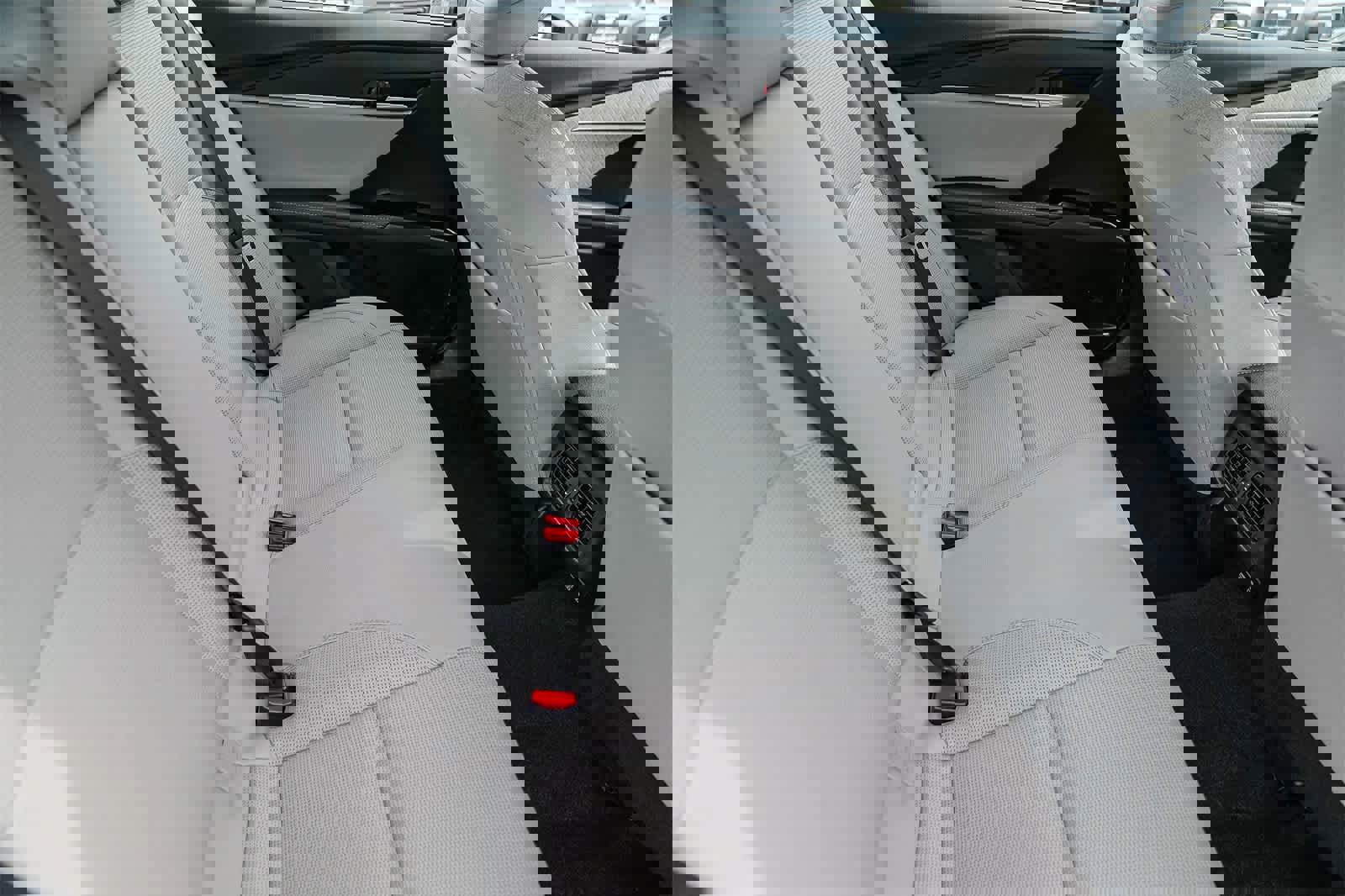 Used 2025 Toyota Camry XLE image 13