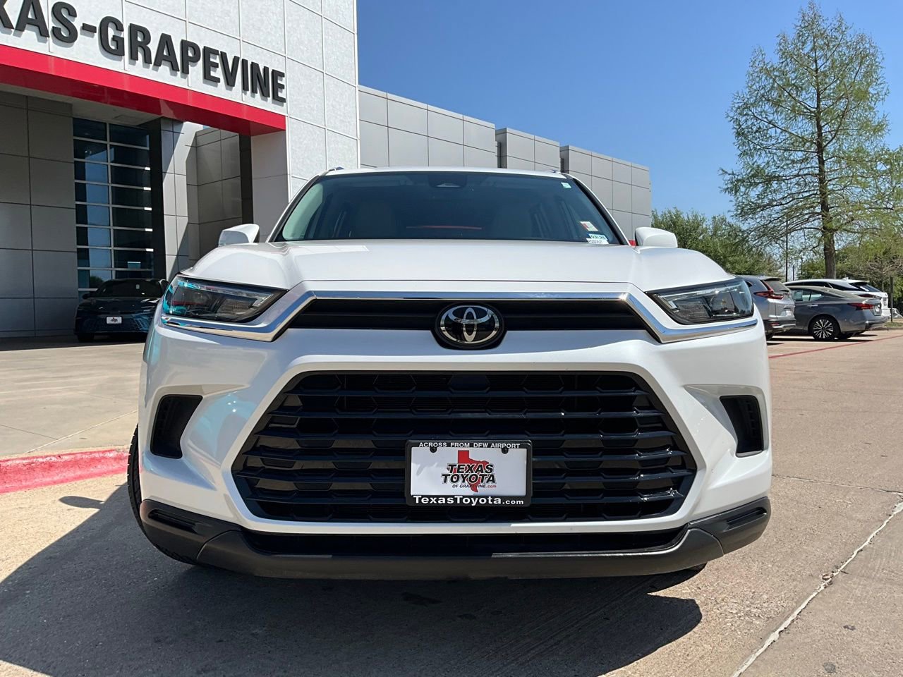 Used 2024 Toyota Grand Highlander XLE image 3