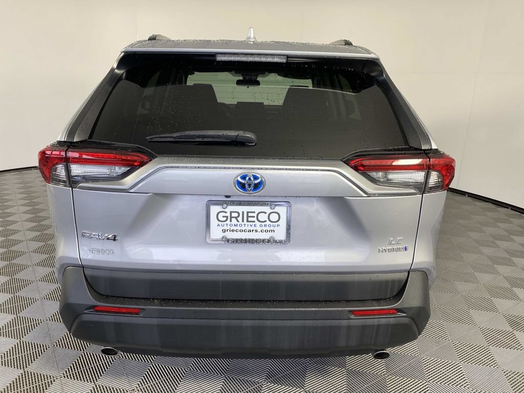 Used 2021 Toyota RAV4 LE AWD/4WD image 7