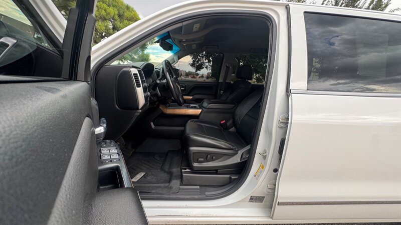 Used 2018 Chevrolet Silverado 1500 LTZ AWD/4WD image 15
