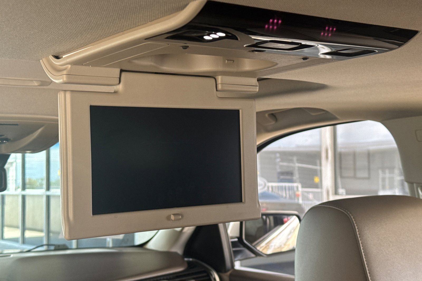 Used 2017 Chevrolet Tahoe LT image 14