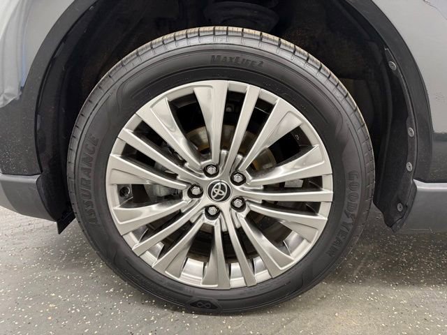 Certified 2021 Toyota Venza Limited w/ Advanced Technology Package AWD/4WD image 19