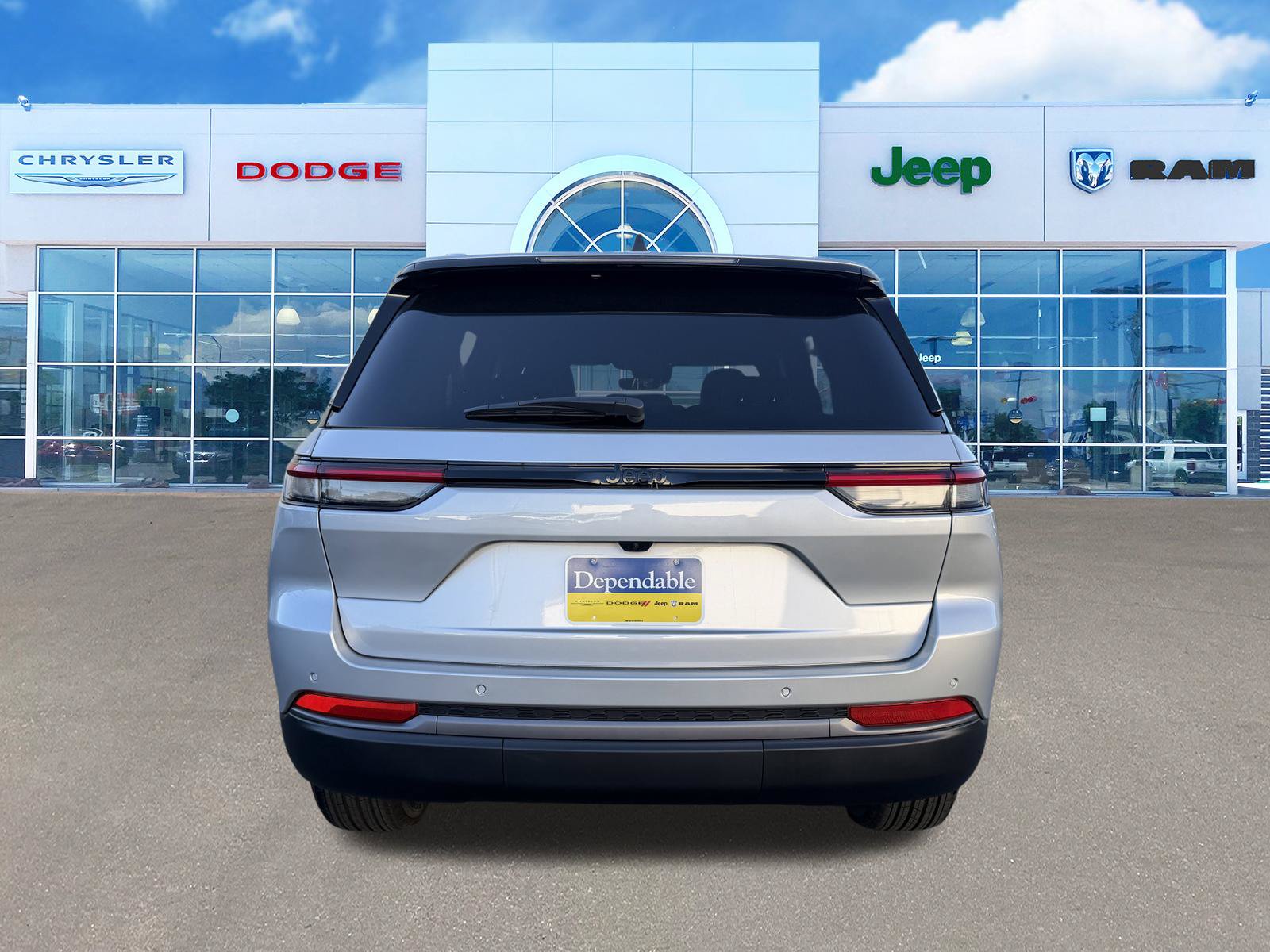 New 2026 Jeep Grand Cherokee Altitude RWD image 9