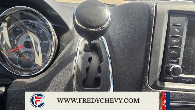 Used 2014 Chrysler Town & Country Touring-L FWD image 15