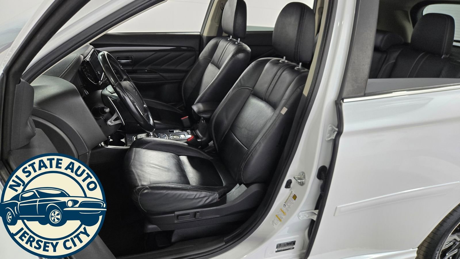 Used 2018 Mitsubishi Outlander SEL image 25