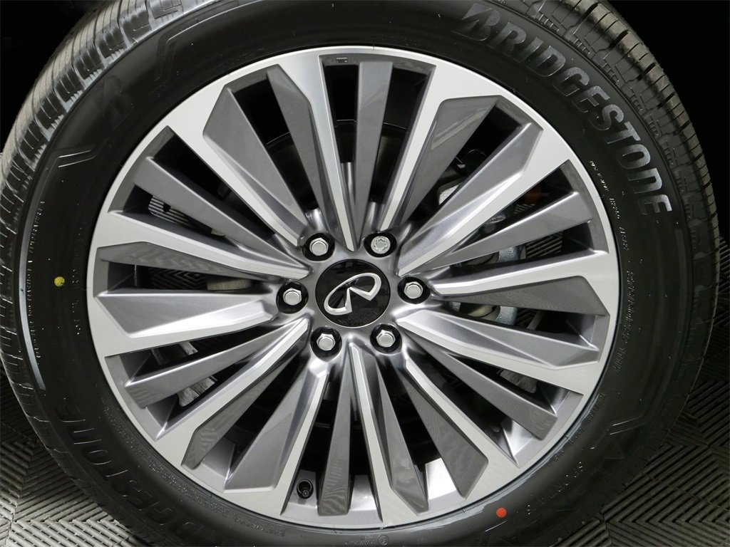 New 2025 INFINITI QX80 Luxe image 9