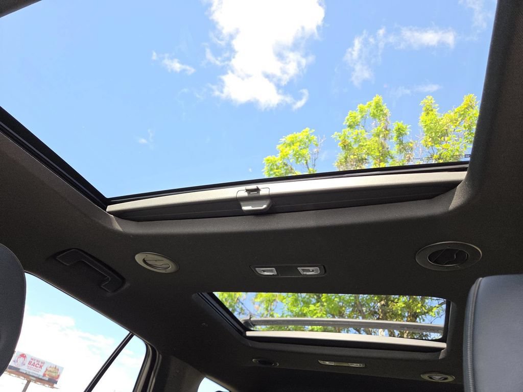 Used 2022 Chevrolet Traverse RS w/ LPO, Floor Liner Package AWD/4WD image 3