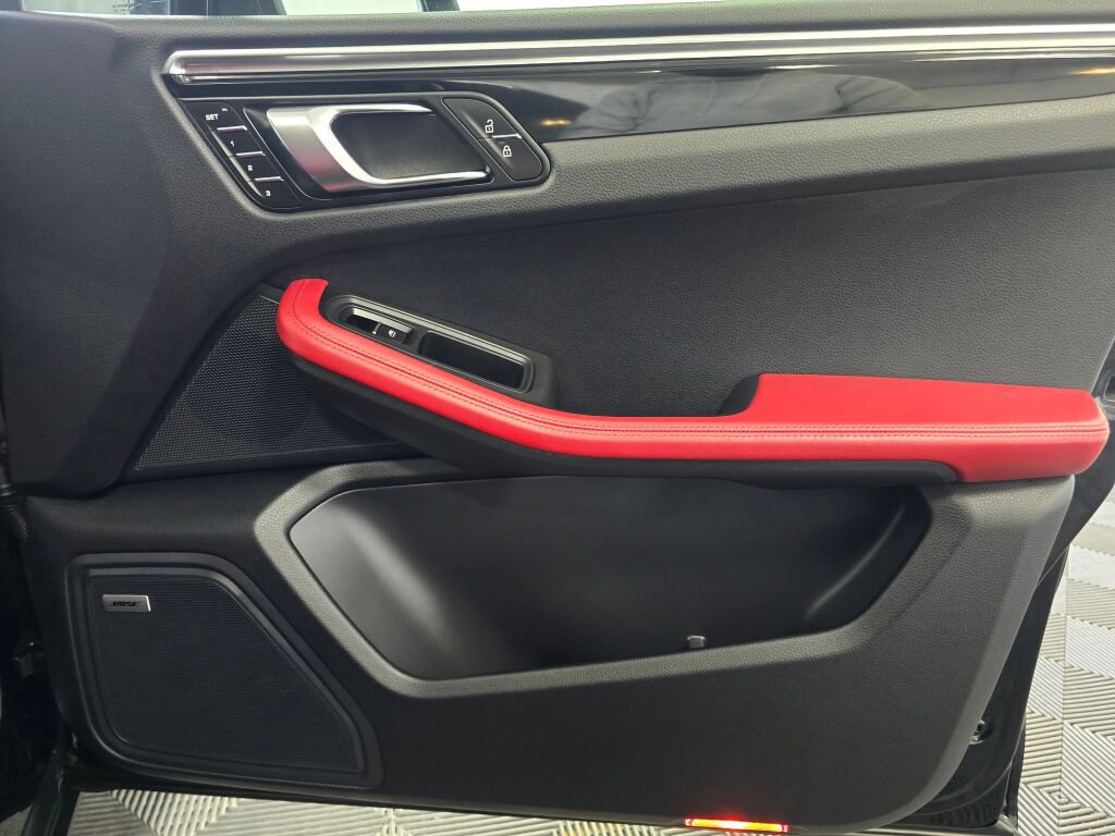 Certified 2024 Porsche Macan image 28