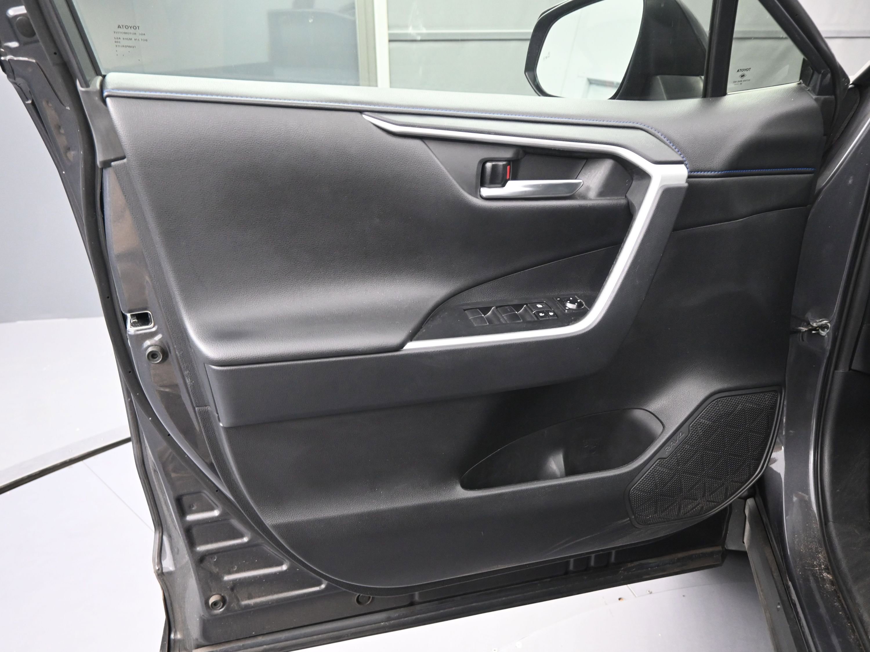 Used 2021 Toyota RAV4 XSE image 16