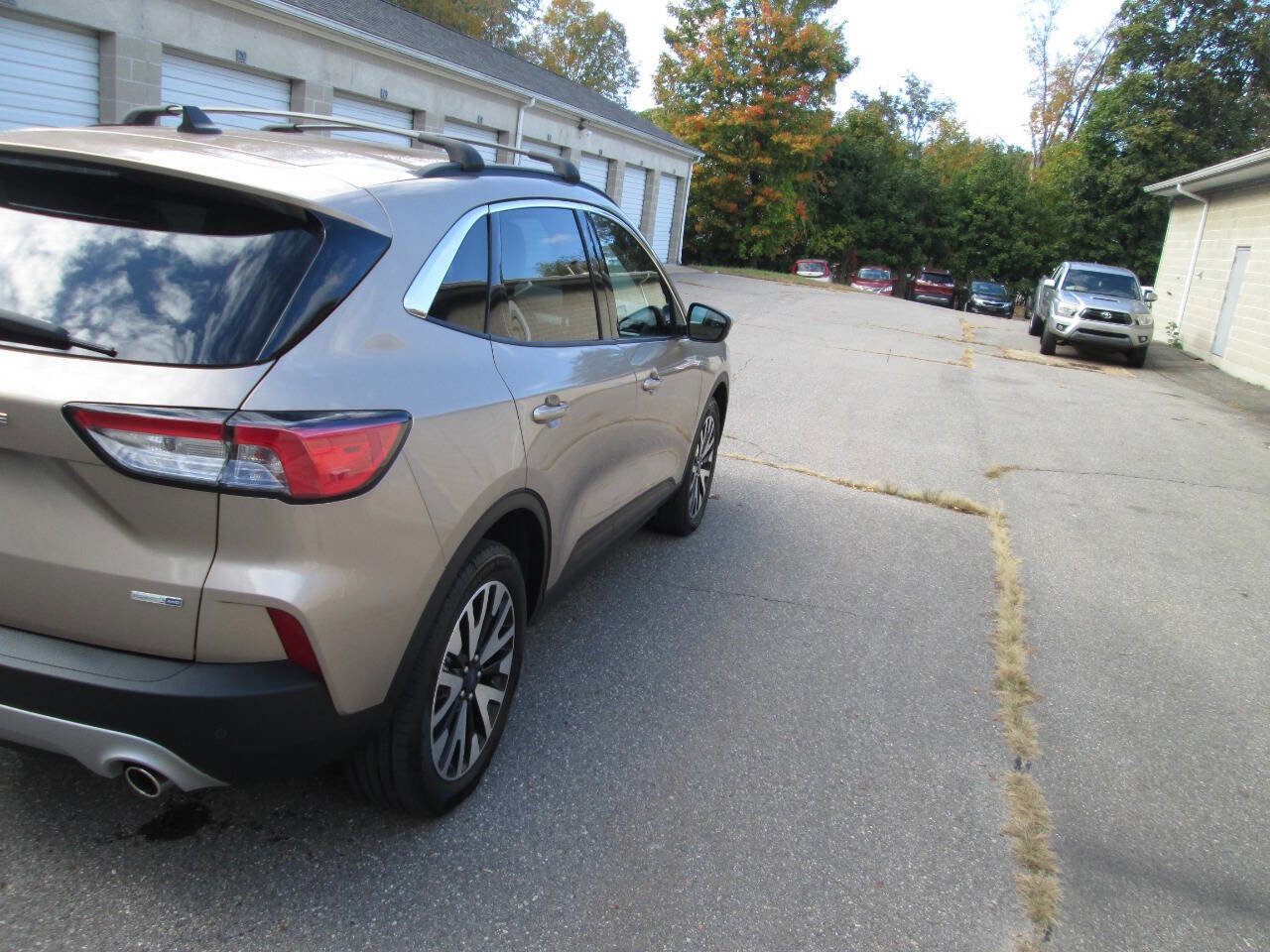 Used 2020 Ford Escape SEL image 10