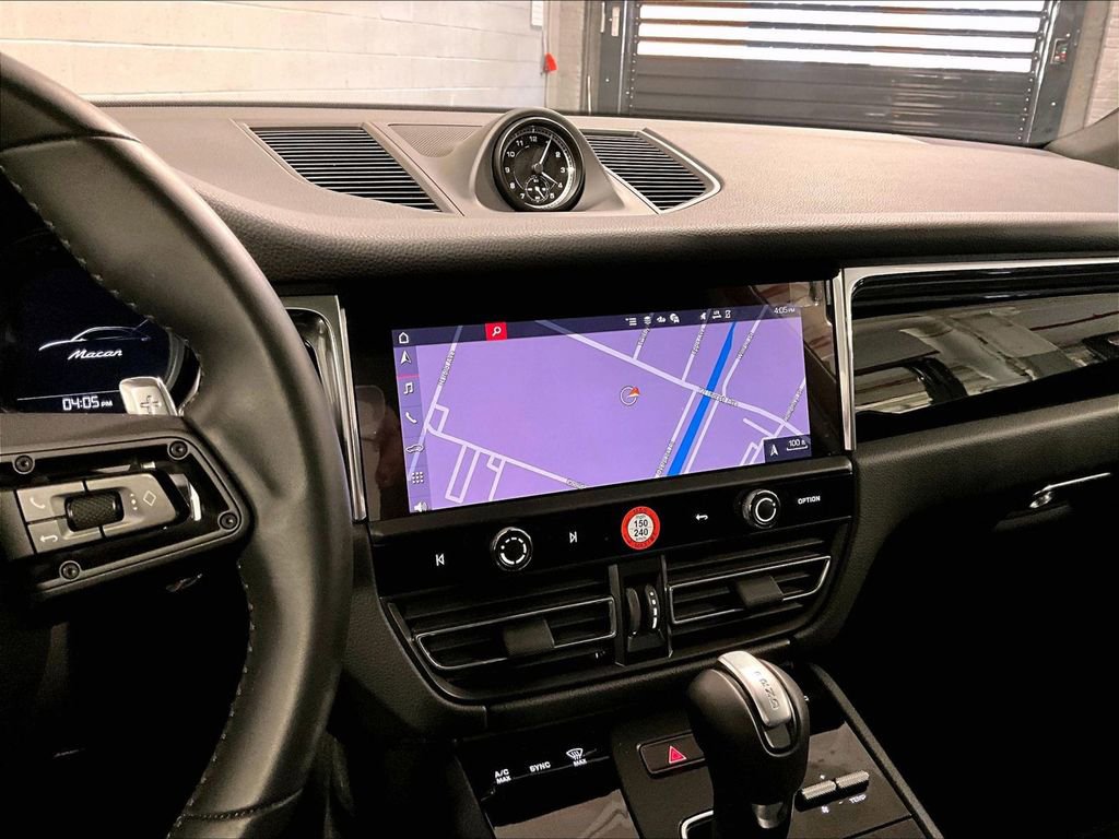 Used 2025 Porsche Macan AWD/4WD image 10