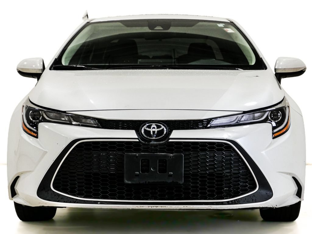 Used 2022 Toyota Corolla XLE FWD image 2