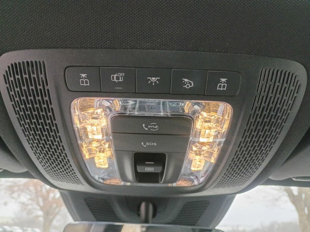 Used 2024 Mercedes-Benz GLB 250 4MATIC w/ Driver Assistance Package image 35